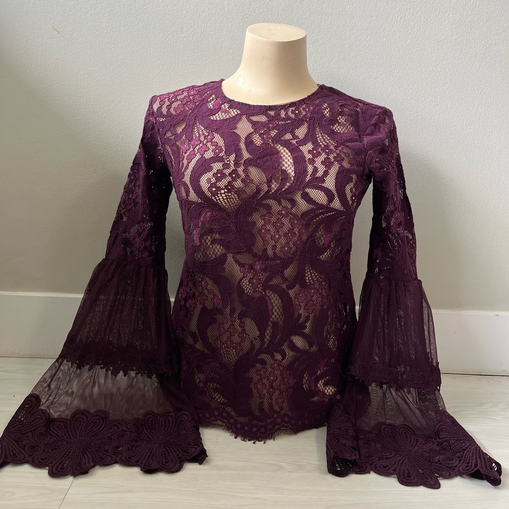 Floral Lace Purple Bell Sleeves long sleeve Suzy Shier size M